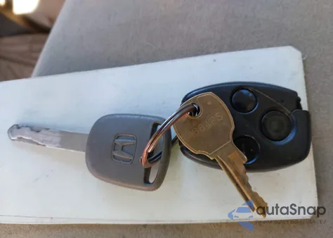 2006 Honda Civic Hybrid from USA, damaged, VIN JHMFA36226S025883